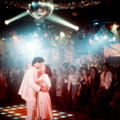 Meet me under the disco ball 😍 . . #saturdaynightfever #disco #love #valentines #johntravolta #dancefloor #tonyandstephanie #tonymanero #swag #70srealness #discodoyenne #lovestory #hvd #february14 #underthediscoball Saturday Night Fever Movie, Tony Manero, 70s Films, Boogie Wonderland, 70's Disco, Disco Night, Disco Style, Disco Fever, Saturday Night Fever