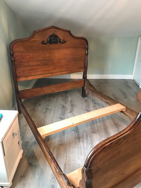 Antique Wood Bedroom Ideas, Vintage Full Size Bed, Antique Bed Frames, Antique Beds Wooden, Antique Bed Makeover, Vintage King Bed, Antique Bedframes, Vintage Wood Bed, Antique Headboard Ideas