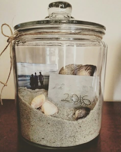 Beach Sand Jar Ideas, Beach Sand Memory Ideas, Beach Sand Souvenir Ideas, Beach Jars Memory, How To Display Sand And Shells, Beach Sand Jars Vacation Memories, Beach Sand Memory Jar, Sand Jar Ideas Vacation Memories, Beach Sand And Shells Keepsake