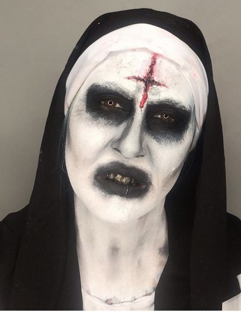 Facepaint. Valak. Evil nun. Blood. Gore. SFX. Evil Nun Makeup Halloween, Nun Face Paint, Evil Nun Makeup, Valak Makeup, Sfx Gore, Evil Makeup, Facepainting Halloween, Evil Nun, Nun Halloween