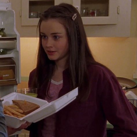 Rory Gilmore Hair, Rory Gilmore Style, Gilmore Girls Fashion, Estilo Rory Gilmore, Gilmore Girls Outfits, Team Logan, Gilmore Girl, The Cardigans, Alexis Bledel