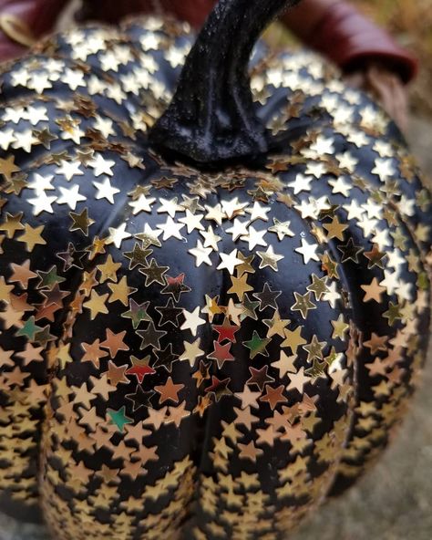 Black & Gold Star Confetti Pumpkin #Halloween #Fall #Decor Sparkly Halloween Decorations, Black And Gold Halloween Decor, Celestial Pumpkin, Confetti Pumpkin, Celestial Halloween, Sparkly Halloween, Autumn Moodboard, Gold Halloween, Gold Pumpkins