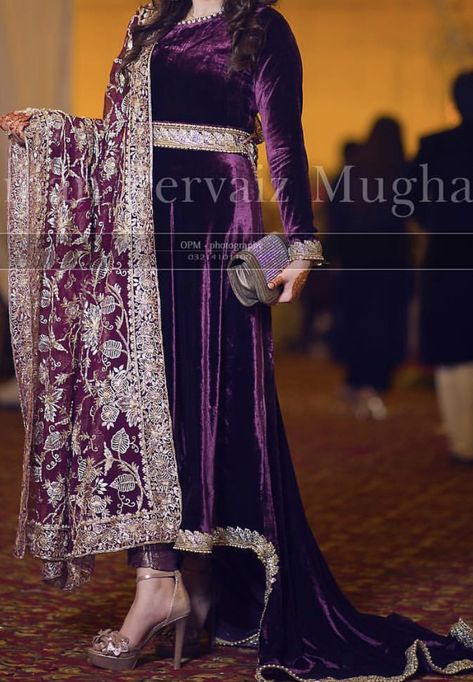 Valvet Dress, Velvet Pakistani Dress, Velvet Dresses Outfit, Purple Velvet Dress, Dress Pakistani, Casual Attire For Women, Velvet Dress Designs, Gaun Fashion, Pakistani Fancy Dresses