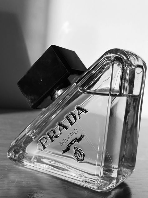 Prada Poster, Prada Aesthetic, Lux Fashion, Black And White Photo Wall, Antique Perfume Bottle, Devil Wears Prada, Neon Aesthetic, Gray Aesthetic, Model Aesthetic