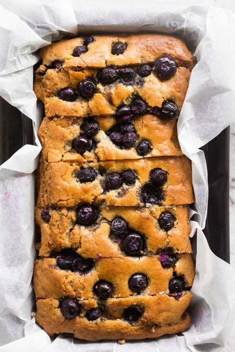 Blueberry Banana Bread recipe made in just one bowl! Moist and tender crumb, it's loaded with blueberries and made with no eggs and no milk! Vegan, Gluten Free, Dairy Free. Banana Bread No Eggs, Blueberry Zucchini Bread, Blueberry Zucchini, Blueberry Banana Bread, Banana Blueberry Muffins, Blueberry Bread, Healthy Blueberry, Vegan Blueberry, Vegan Bread