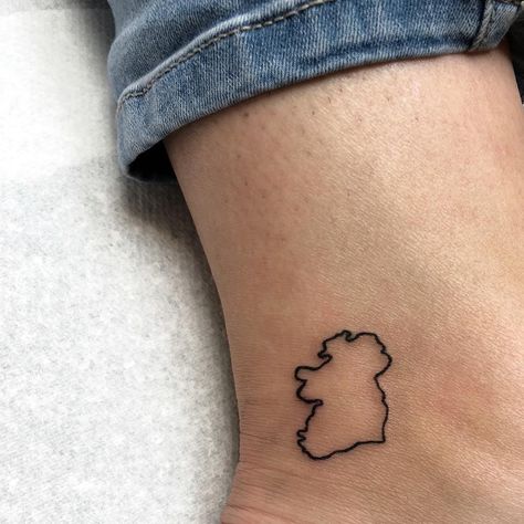 Teeniest Ireland outline for Anna-Linda ☘️ Thank you so much 🇮🇪 ——————————————————————— ——————————————————————— #irishtattoo #irelandtattoo… Tattoos Ireland, Ireland Tattoos, Small Irish Tattoos, Tattoo Dublin, Ireland Tattoo, Dingle Ireland, Harry Tattoos, Shamrock Tattoos, Ireland Art