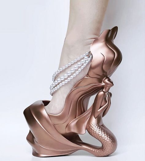 Mermaid Heels, Mermaid Shoes, Dr Shoes, Shoe Inspo, Crazy Shoes, Fantasy Fashion, Shoe Game, Fashion Magazine, Me Too Shoes