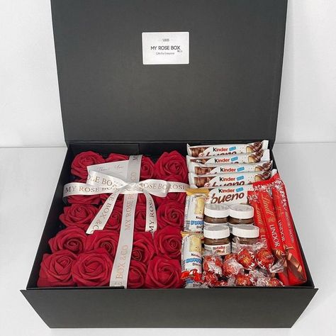 Gift Box With Flowers And Chocolate, Flower Gift Box Design, Chocolate Box Bouquet, Personalised Gift Ideas For Him, Valentine Chocolate Box Gift Ideas, Flower Box Tutorial, Box With Flowers And Chocolate, Chocolate And Flowers Gift Boxes, Roses And Chocolate Gift