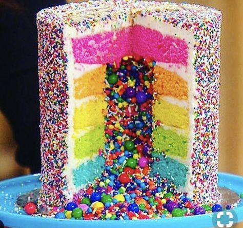 Cakes With Candy Inside, Filled Cakes With Candy, Sprinkle Explosion Cake, Candy Surprise Cake, Pastel Sprinkle Cake, Pinata Birthday Cake, Surprise Cake Inside Candy, Sprinkle Filled Cake, Sprinkle Cake Ideas