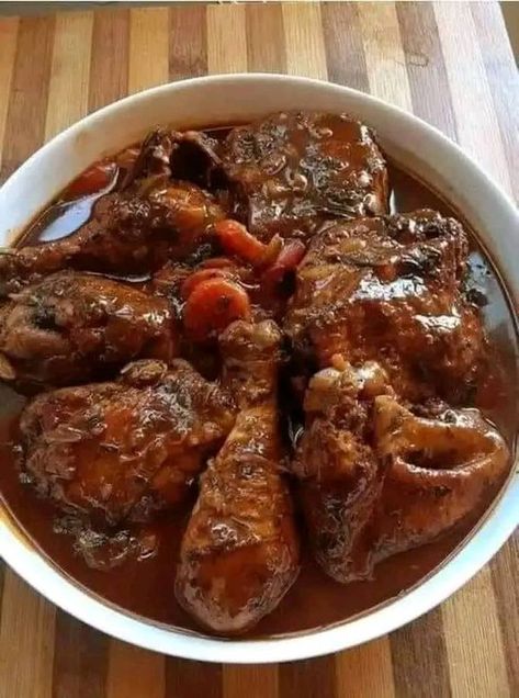 Best Chicken Stew, Recipes Jamaican, Jamaican Brown Stew Chicken, Brown Stew Chicken, Jamaican Cuisine, Stew Chicken Recipe, Greek Lemon Chicken, Homemade Bread Recipes Easy, Chicken Pieces