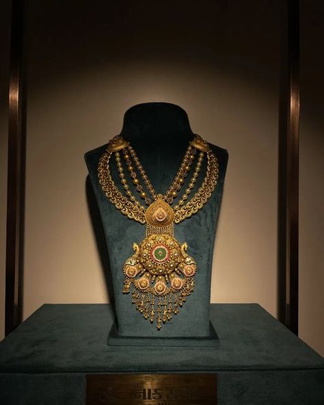 Maharani Necklace, Bridal Necklace Designs, Gold Jewels Design, Antique Necklaces Design, Fancy Jewelry Necklace, Instagram Luxury, Bridal Jewellery Design, Antique Jewellery Designs, Gold Bridal Jewellery Sets