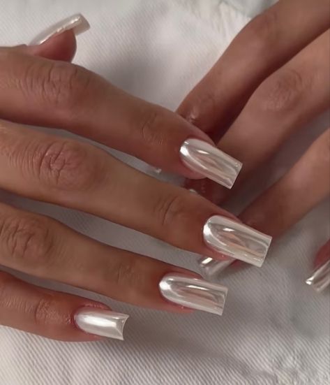 Silver Mettalic Nails, Chrome Nails Long Square, Silver Shiny Nails, Chrome New Years Nails, Shimmer Acrylic Nails, New Years Nails 2023 Trends, Platinum Nails, Chrome Nails Silver, White Chrome Nails