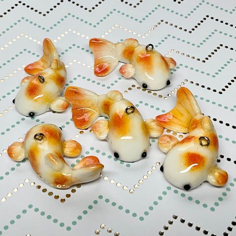 These little fish charms were created using polymer clay and resin. Listing is for one charm. These charms were created to be sturdy but should be handled with care. Not recommended for small children. Thanks for looking! How To Make Clay Charms, Goldfish Clay, Clay Cute Animals, Polymer Clay Koi Fish, Polymer Clay Crafts Ideas, Small Clay Ideas, Clay Charm Ideas, Cute Polymer Clay Charms, Fish Polymer Clay