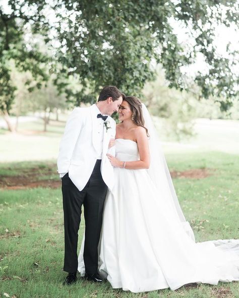 Wedding Photos Bright And Airy, Light And Bright Wedding Photos, Bright Wedding Photos, Farmhouse Photoshoot, White Dinner Jacket, 2026 Wedding, White Dinner, Photographer Inspiration, Dinner Jacket