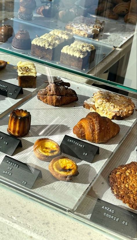 Cafe Pastry Display, Pastry Shop Interior, Modern Coffee Shop, Pastry Display, Opening A Bakery, Bakery Shop Design, Bakery Interior, Bakery Design Interior, Small Coffee Shop