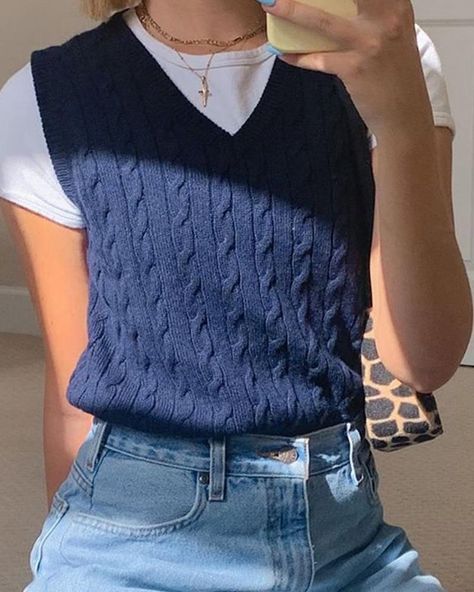 Knit Vest Outfit, Blue Sweater Vest, Vest Outfits For Women, Sweater Vest Outfit, Sweater Vests, Knit Sweater Vest, Winter Mode, Elegantes Outfit, Vest Outfits