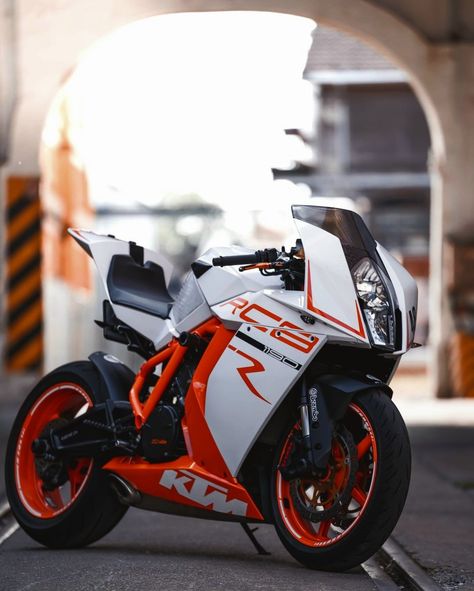 One of the finest and rarest superbike. ~ by ribe_moto on IG . #KTM #RC8 #RareBike #Superbike #Bikes #Motorcycle #Mankindmachinez #Bikelife Sport Bike Rider, Ktm Rc8, Duke Bike, Ktm Motorcycles, Biker Photography, Stylish Bike, Ktm Rc, Мотоциклы Cafe Racers, Fast Bikes