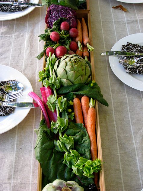 What a cool sustainable centerpiece!  Display some lovely local farmers market goodies for a BBQ centerpiece that will be used, love it! Veggie Display, Farmers Market Wedding, Deco Fruit, Colorful Vegetables, Wedding Marketing, Deco Table, Fresh Vegetables, Party Table, Beautiful Table