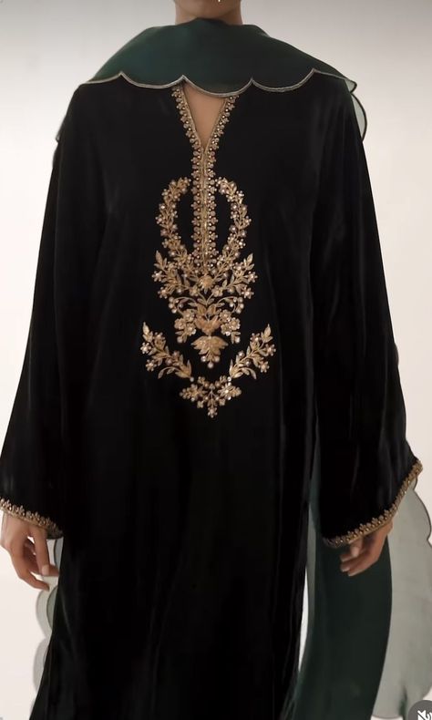 Pakistan Kurti, Black Velvet Suit, Velvet Suit Design, Sania Maskatiya, Wedding Outfits For Women, Computer Basic, Kurti Pant, Velvet Dress Designs, Punjabi Outfits