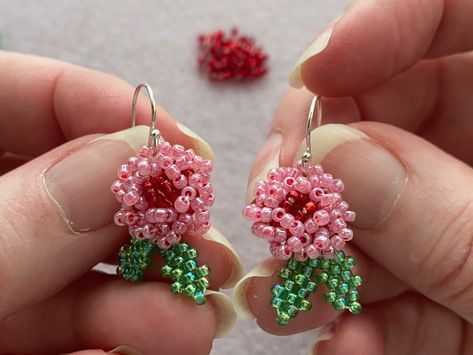 Beaded Rose Earrings Pattern, Beaded Rose Pattern Free, Beaded Rose Pattern, Beaded Rose Earrings, Beaded Earring Tutorial, Beaded Rose, Handmade Jewelry Business, Beaded Flowers Patterns, French Beaded Flowers