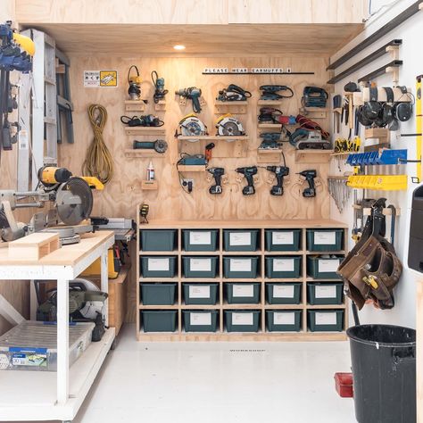 Shed Organisation, Projek Kayu, Garage Workshop Layout, Garage Storage Inspiration, George And Willy, Workshop Shed, Garage Organisation, Storage Shed Organization, Garage Atelier