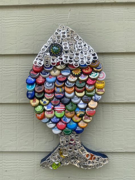 Upcycling, Beer Cap Crafts Diy, Beer Cap Projects, Beer Bottle Cap Art, Beer Bottle Cap Crafts, Beer Cap Crafts, Beer Cap Art, Bottle Top Crafts, Bottle Cap Projects