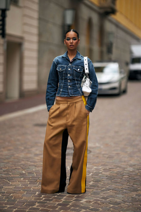 The Best Street Style From Milan Fashion Week Spring-Summer 2025 | ELLE Canada Magazine | Beauty, Fashion and Lifestyle Trends & Celebrity News Stylish Jeans Outfit, Chic Clothing Style, Denim Street Style, Street Style Aesthetic, Casual Outfit Inspiration, 90s Fashion Outfits, The Best Street Style, Lifestyle Trends, Style Looks