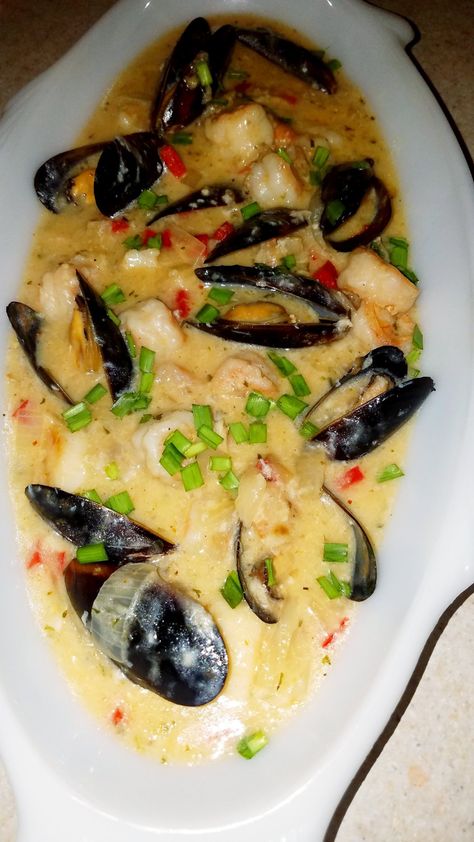 Seafood Medley Recipes, Kos Resepte, Seafood Stew Recipes, Seafood Medley, Sea Foods, Keto Seafood, Seafood Mix, Mussels Recipe, Garlic Cream Sauce