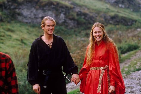 Cary Elwes and Robin Wright in The Princess Bride. Carey Elwes, Princess Bride Costume, Princess Bride Quotes, Los Goonies, Princess Bride Movie, Iconic Halloween Costumes, Bride Quotes, Cary Elwes, Bride Costume