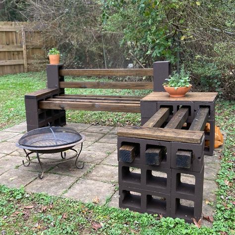 Painted Cinder Blocks, Cinder Block Ideas, Cinder Blocks Diy, Diy Benches, Cinder Block Furniture, Cinder Block Bench, Cinder Block Garden, Landscaping Florida, Cinder Blocks