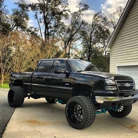 Chevy Duramax, Chevy Trucks Silverado, Chevy Diesel Trucks, Trucks Lifted Diesel, Black Truck, Chevy Cars, Custom Chevy Trucks, Lifted Chevy Trucks, Chevy Pickup Trucks