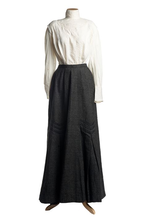 White linen blouse and gray wool skirt, 1900s.  From the collections of the Charleston Museum