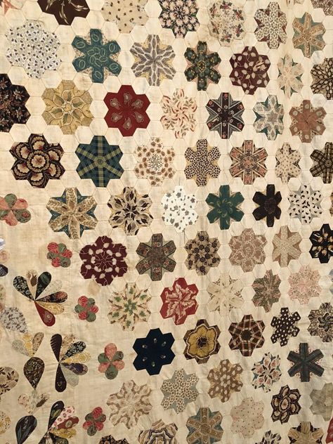 Antique Quilts Patterns, Historical Quilts, Hexie Quilts Patterns, Tumbling Blocks Quilt, Lucy Boston, Patchwork Quilting Designs, Hexagon Patchwork, Hexagon Quilts, International Quilt Festival