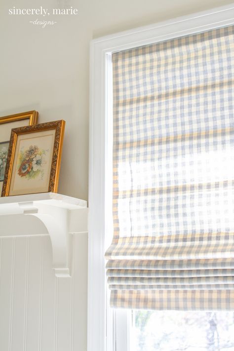 Easy DIY Roman Shade - Sincerely, Marie Designs #DIYshade #romanshade #buffalocheck #sew #windowshade #easyshade #countrystyle #classicwindows Rental Window Treatments, Renter Friendly Blinds, Rental-friendly Ideas, Small Window Treatments, Roman Blinds Diy, Roman Curtain, Diy Window Shades, Best Window Treatments, Curtains Or Shades