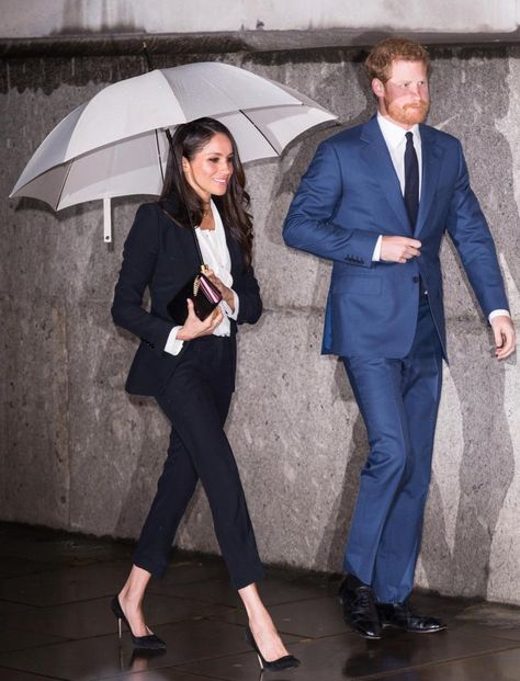 Meghan wore an Alexander McQueen tuxedo to the Endeavour Fund Awards Ceremony Meghan Markle Pant Suit, Megan Markle Suits Style, Megan Markle Blue Dress, Meghan Markle In Suits Tv Show, Work Suits For Women, Suits Meghan, Meghan Markle Suits, Formal Fashion Women, Meghan Markle Outfits