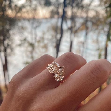 𝗪𝗛𝗜𝗧𝗘 𝗡𝗢𝗩𝗘𝗠𝗕𝗘𝗥 / 𝗝𝗘𝗪𝗘𝗟𝗟𝗘𝗥𝗬 on Instagram: “✨Dreamy Champagne diamonds in this 18k yellow gold Toi et Moi setting. The majority of the Champagne color diamonds are found in the…” Champagne Wedding Ring Set, Engament Rings, The Bling Ring, Rings Ideas, Future Engagement Rings, Dream Engagement, Dream Engagement Rings, 18k Gold Ring, Simple Words