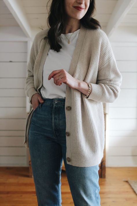 Outfits Archive - Style Bee Workwear Capsule, Look Formal, Cocoon Cardigan, Neutral Outfit, Looks Style, Casual Style Outfits, Mode Inspiration, Mom Style, Outfits Casuales