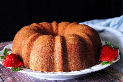 Old School Butter Pound Cake | Just A Pinch Recipes Butter Pound Cake, Cake Liner, Sour Cream Pound Cake, Cake Mug, Butter Cake Recipe, Chocolate Bundt Cake, Bundt Cakes Recipes, Monkey Bread, Pound Cake Recipes