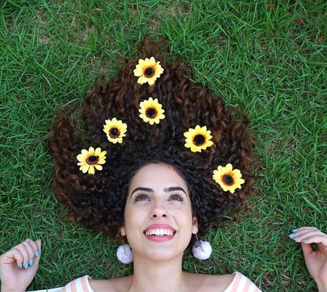 Cabelos , flores e uma lindeza de foto Youtubers, Photography Poses, Crochet Hats, Women's Fashion, Instagram Photos, Photo And Video, Instagram Photo, Disney, Photography