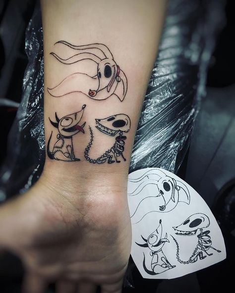 Edinburgh Tattoo, Fandom Tattoos, Tim Burton Tattoo, Nightmare Before Christmas Tattoo, Petit Tattoo, Christmas Tattoo, Dark Disney, Spooky Tattoos, Halloween Tattoo