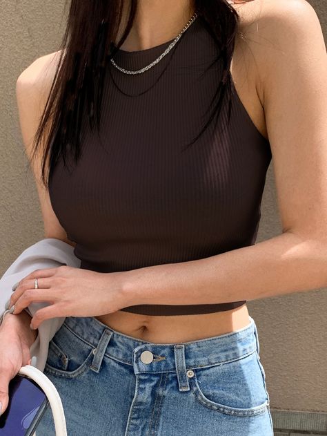 What To Wear With Black Tank Top, Black Tank Top Styling, Crop Top Black Outfit, Simple Tank Top Outfit, Black Crop Tank Top Outfit, Black Crop Top Outfit Summer, Rib Tank Top Outfit, Black Tank Top Aesthetic, Cropped Tank Top Outfit