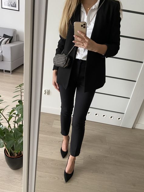 Women’s suit, black and white, white shirt, classy outfit Office Outfits Women Black And White, Professional Black Suit Women, Black And White Interview Outfit, All Black Suit Women Work Outfits, White And Black Business Outfit, Black Suit White Shirt Women, Black Pant White Shirt Women, Black And White Outfit Ideas Formal, Black Suits For Women Classy