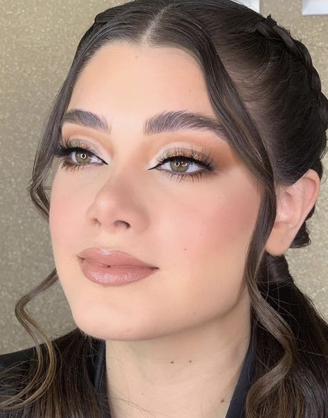 Glamour Makeup Looks, Evening Eye Makeup, Natural Prom Makeup, Glam Aesthetic, Gold Eye Makeup, Graduation Makeup, Gold Makeup, Makeup Eye Looks, Bridal Makeup Looks