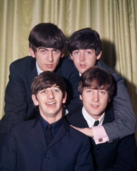 The Beatles Members, Beatles Wallpaper, 4 Friends, John Lennon Paul Mccartney, Lennon And Mccartney, Beatles Photos, Bug Boy, Beatles Pictures, Juan Pablo Ii