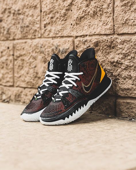 Zapatillas Kyrie Irving, Nba Shoes, Basket Shoes, Kyrie Irving Shoes, Kyrie 7, Kyrie 3, Kobe Bryant Pictures, Chinese Market, Gentleman Shoes