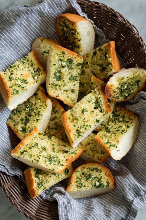 Recipes With Garlic Bread, Quick Garlic Bread Recipe, Recipes With Garlic, Recipes With Bread Slices, Homemade Garlic Bread Recipe, Make Garlic Bread, Homemade Garlic Bread, Tasty Bread Recipe, Garlic Bread Recipe