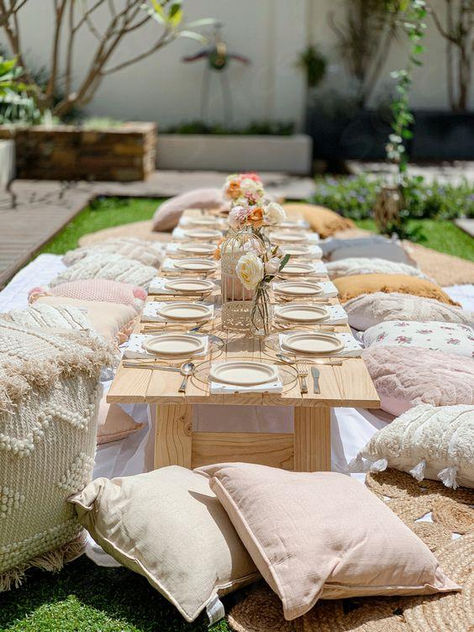 Boho picnic set up in Perth Backyard Picnic Set Up Ideas, Boho Picnic Set Up, Picnic Brunch Ideas Table Settings, Picnic Garden Party, Picnic Table Set Up, Popup Picnic, Boho Picnic Wedding, Boho Chic Picnic, Boho Picnic Party