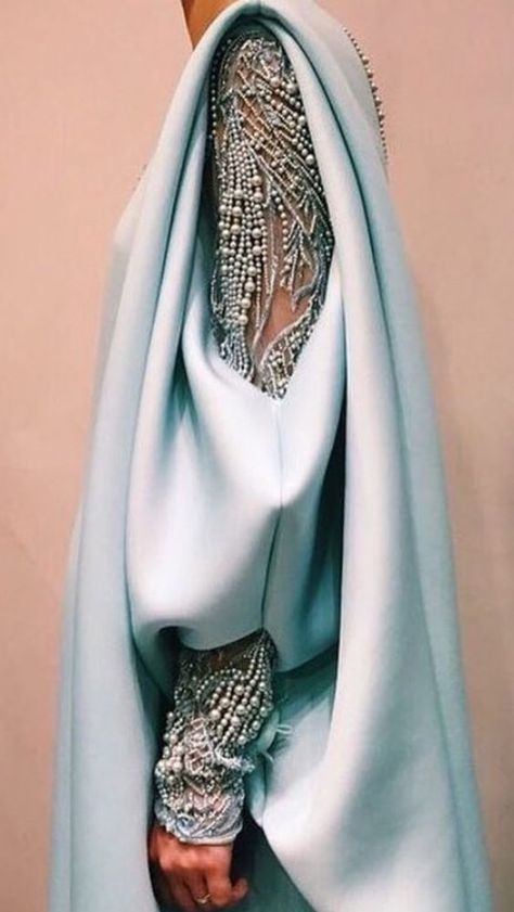 Boho Luxe Fashion, Pattern Magic Fashion, Interesting Sleeves, Embellishments Fashion, Bejeweled Dress, Flowy Clothes, Fashion Details Inspiration, Couture Dior, Beaded Sleeves