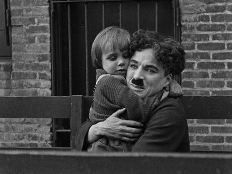 Happy Father’s Day from these 10 unforgettable film dad The Kid 1921, Chaplin Film, Gold Movie, Charles Spencer Chaplin, Charles Spencer, Eddie Vedder, Charlie Chaplin, Pearl Jam, Silent Film