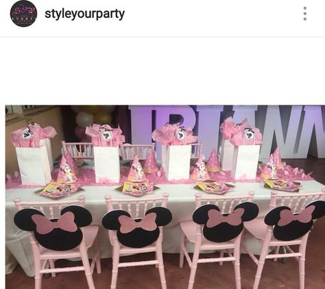 Minnie Mouse Birthday Party Table Setting and Decor Minnie Mouse Table Setting, Minnie Table Decorations, Birthday Party Table Setting, Minie Mouse Party, Minnie Mouse Birthday Theme, Minnie Mouse Decorations, Minnie Mouse Party Decorations, Minnie Mouse Theme Party, Minnie Mouse Birthday Party Decorations